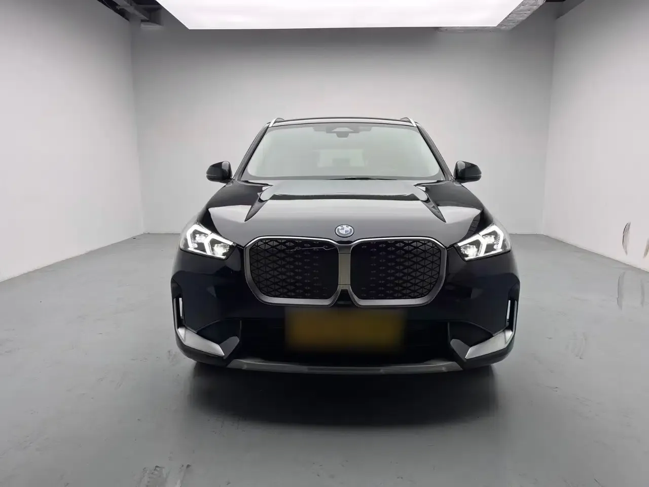 BMW iX1 2023 eDrive25L X Design Package — миниатюра 2