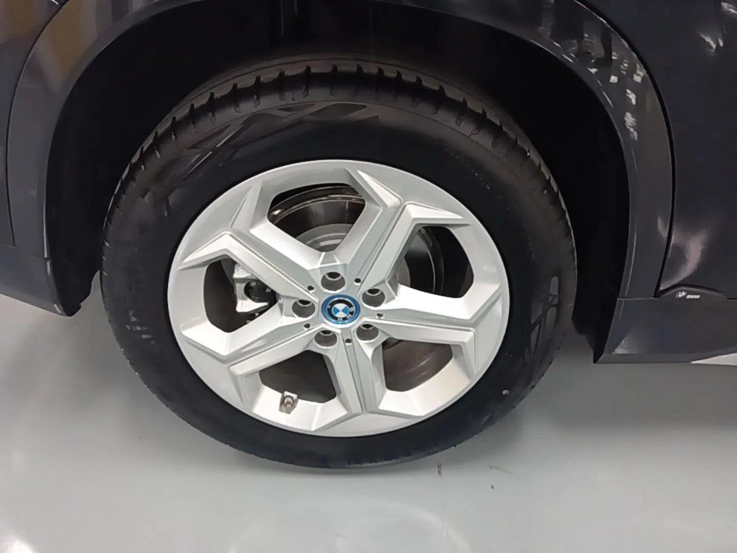 BMW iX1 2023 eDrive25L X Design Package — миниатюра 16