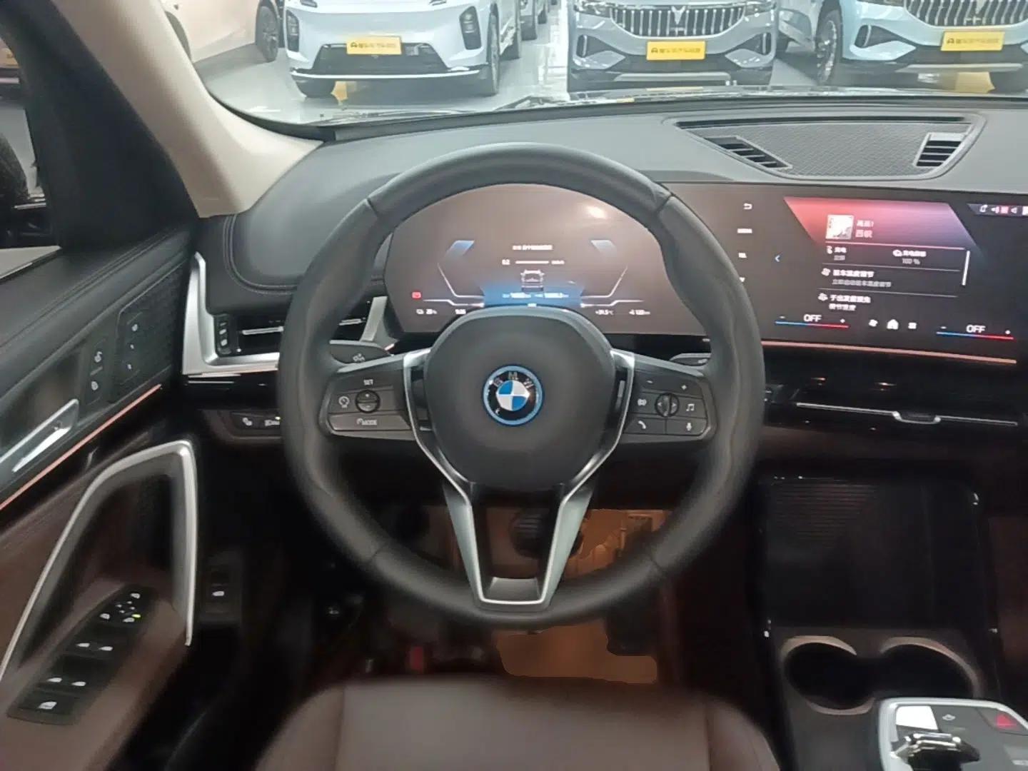 BMW iX1 2023 eDrive25L X Design Package — миниатюра 18