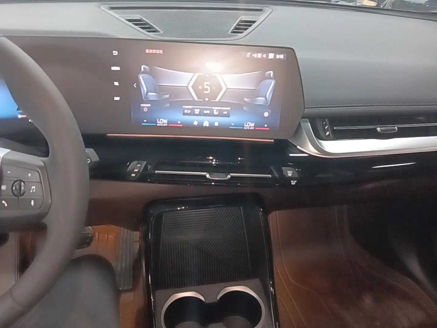 BMW iX1 2023 eDrive25L X Design Package — миниатюра 20