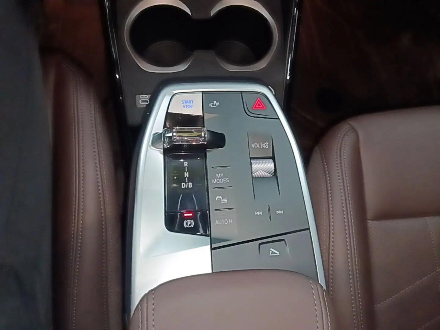 BMW iX1 2023 eDrive25L X Design Package — миниатюра 21