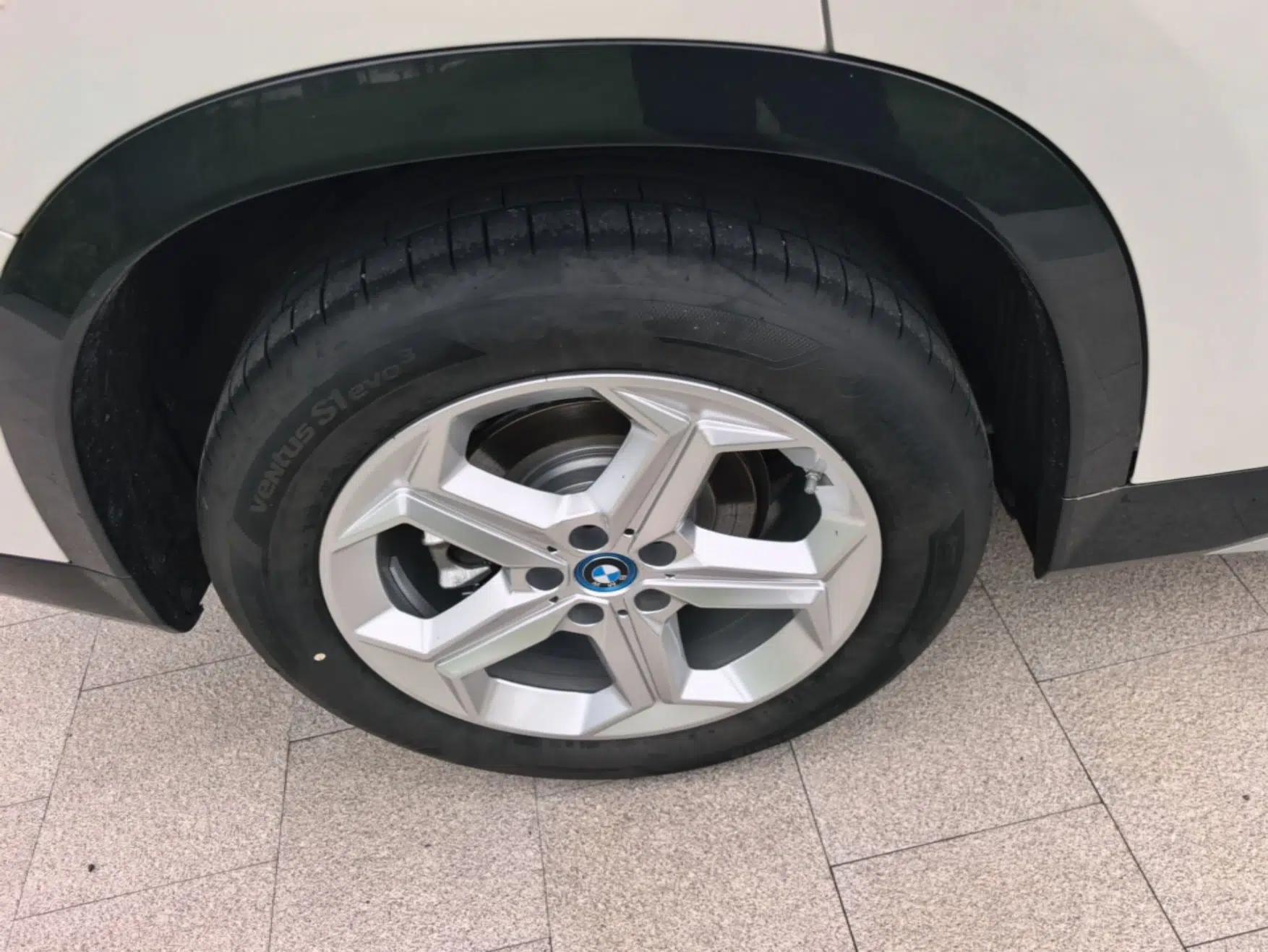 BMW iX1 2025 eDrive25L X Design Package — миниатюра 11