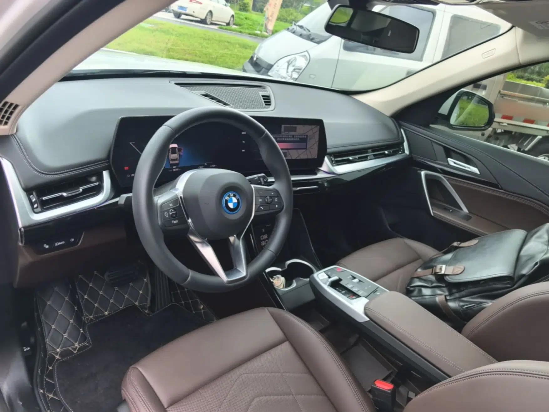 BMW iX1 2025 eDrive25L X Design Package — миниатюра 12