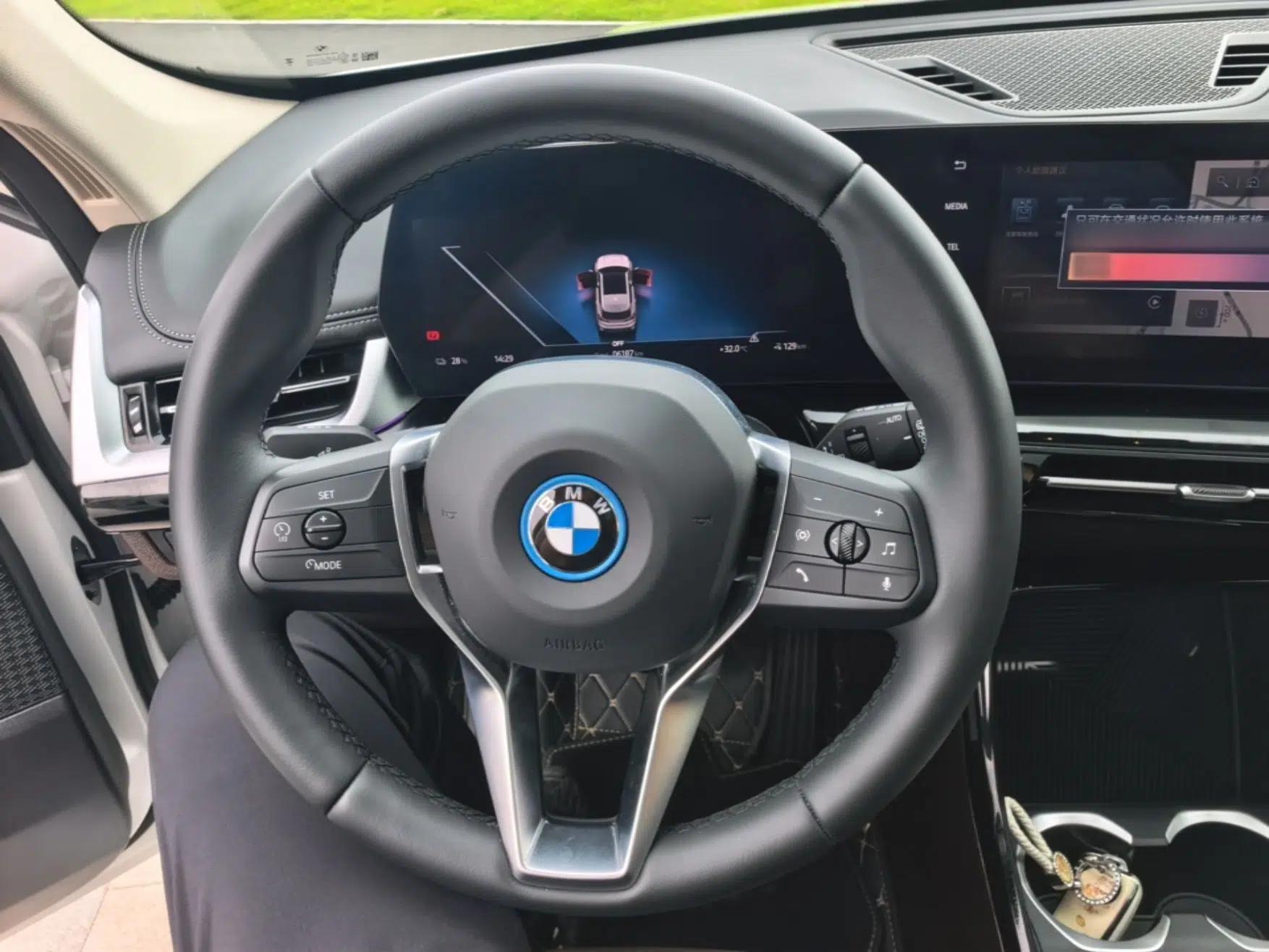 BMW iX1 2025 eDrive25L X Design Package — миниатюра 13