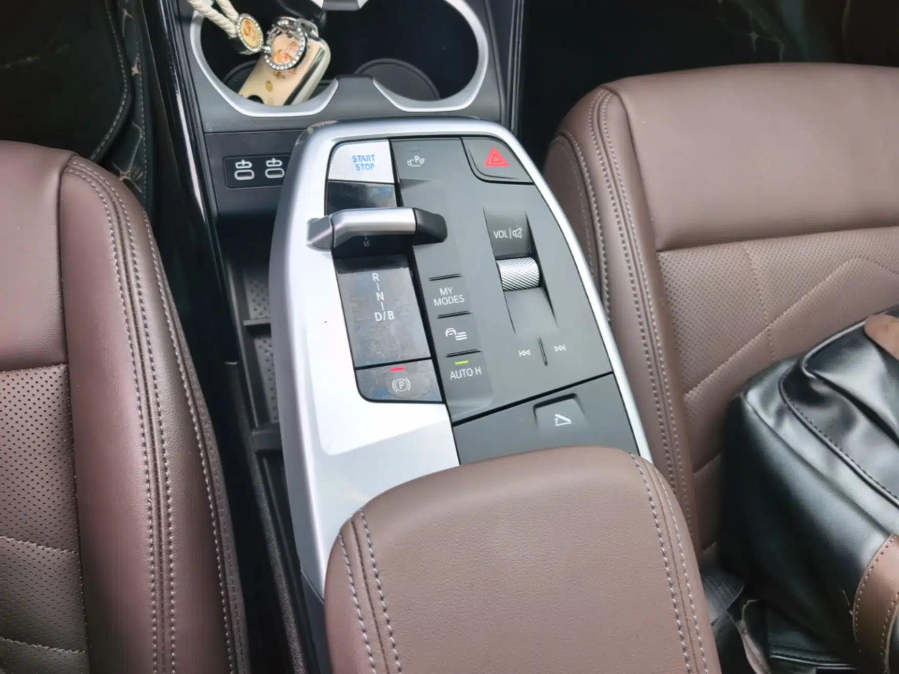 BMW iX1 2025 eDrive25L X Design Package — миниатюра 16
