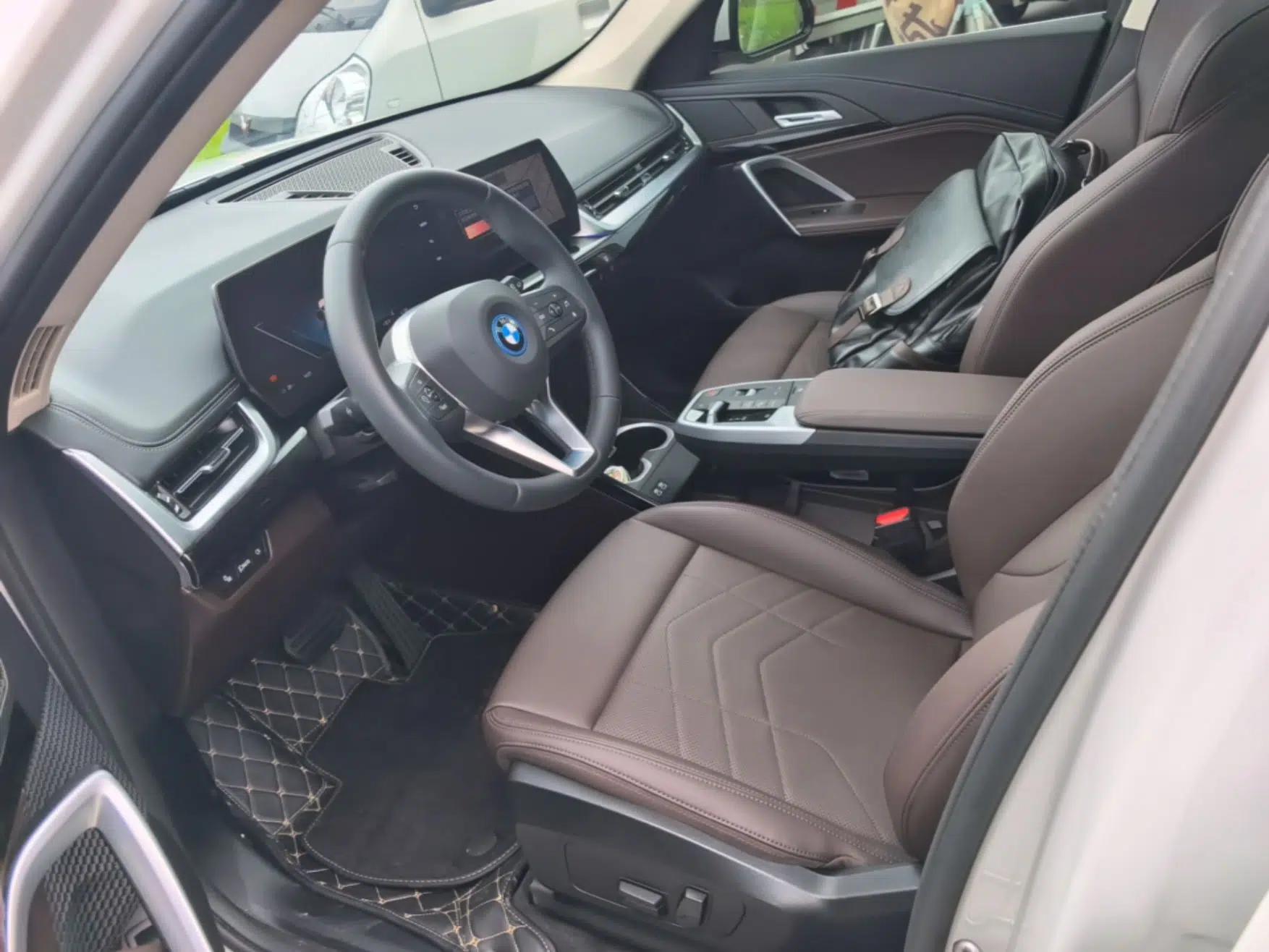 BMW iX1 2025 eDrive25L X Design Package — миниатюра 17