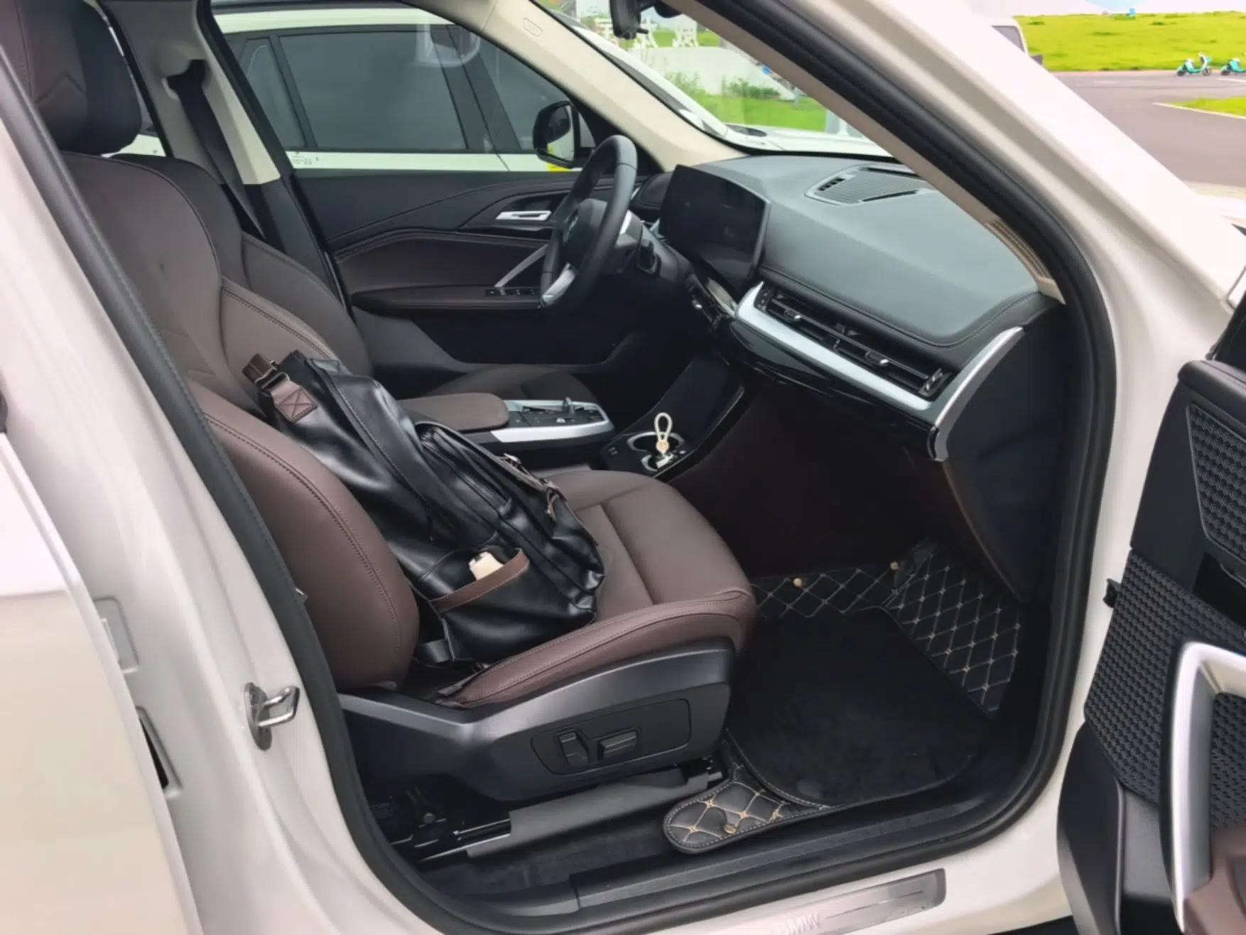 BMW iX1 2025 eDrive25L X Design Package — миниатюра 19