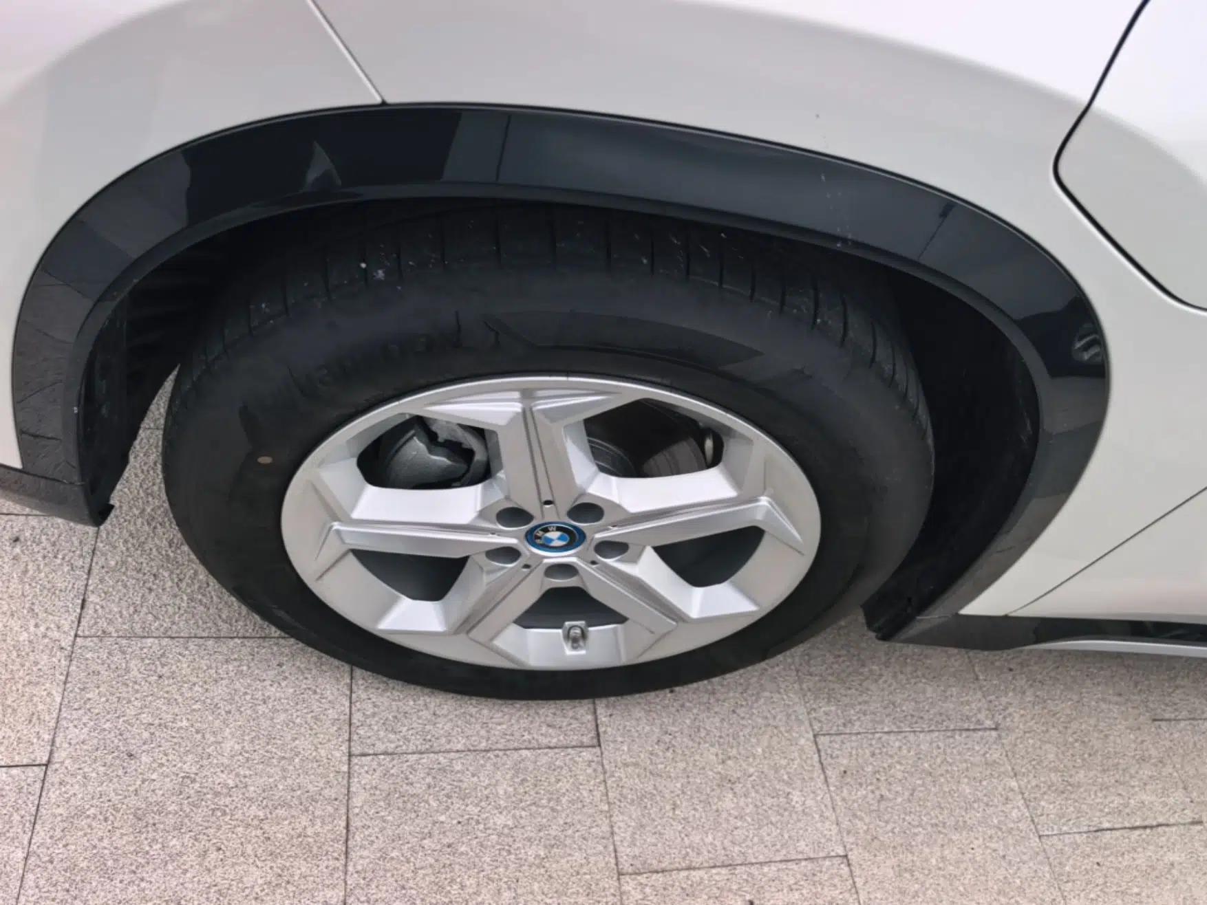 BMW iX1 2025 eDrive25L X Design Package — миниатюра 10