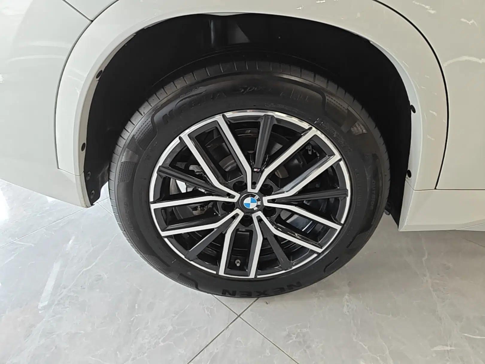 BMW iX1 2025 eDrive25L M Sport Package — миниатюра 11