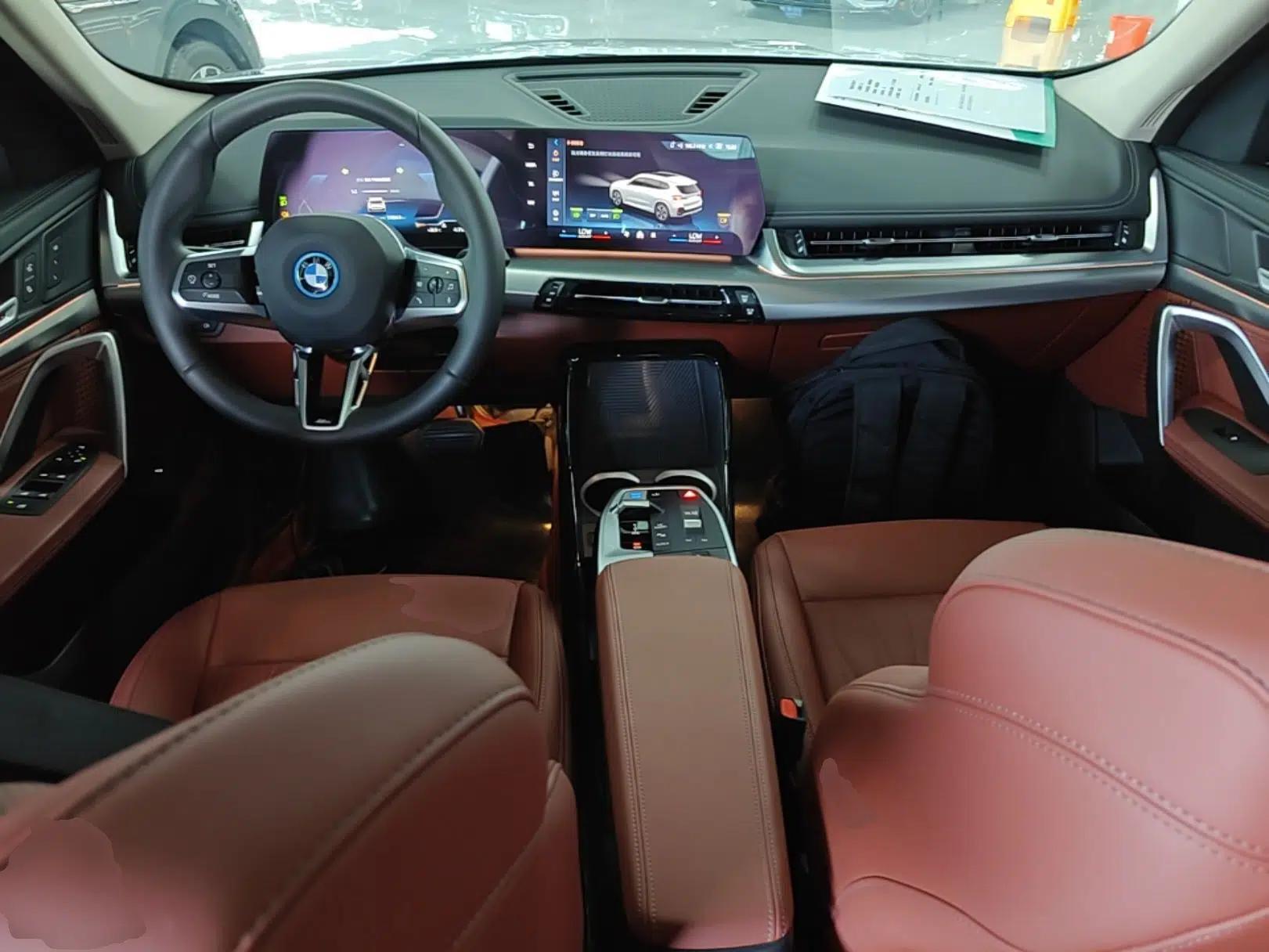 BMW iX1 2025 eDrive25L M Sport Package — миниатюра 12