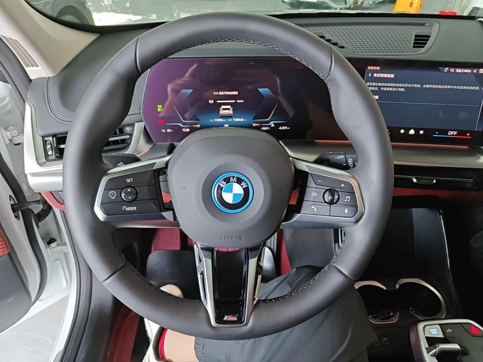 BMW iX1 2025 eDrive25L M Sport Package — миниатюра 13