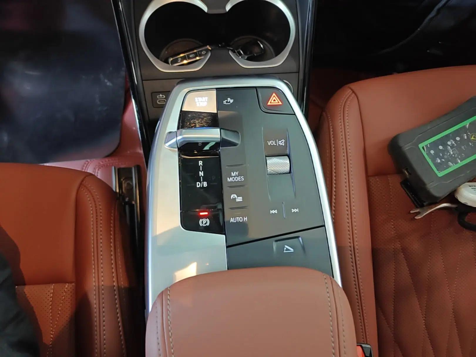 BMW iX1 2025 eDrive25L M Sport Package — миниатюра 16