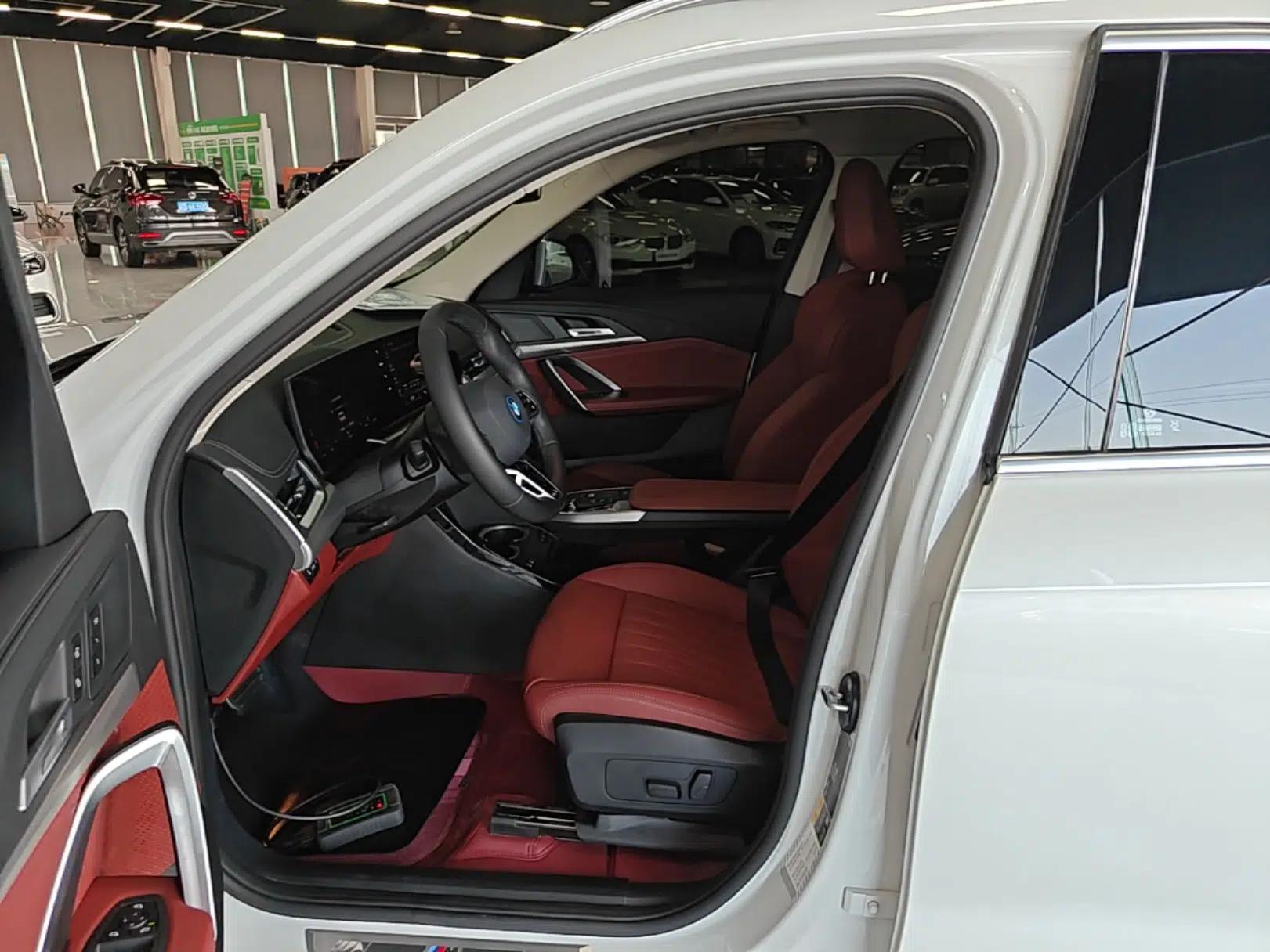 BMW iX1 2025 eDrive25L M Sport Package — миниатюра 18