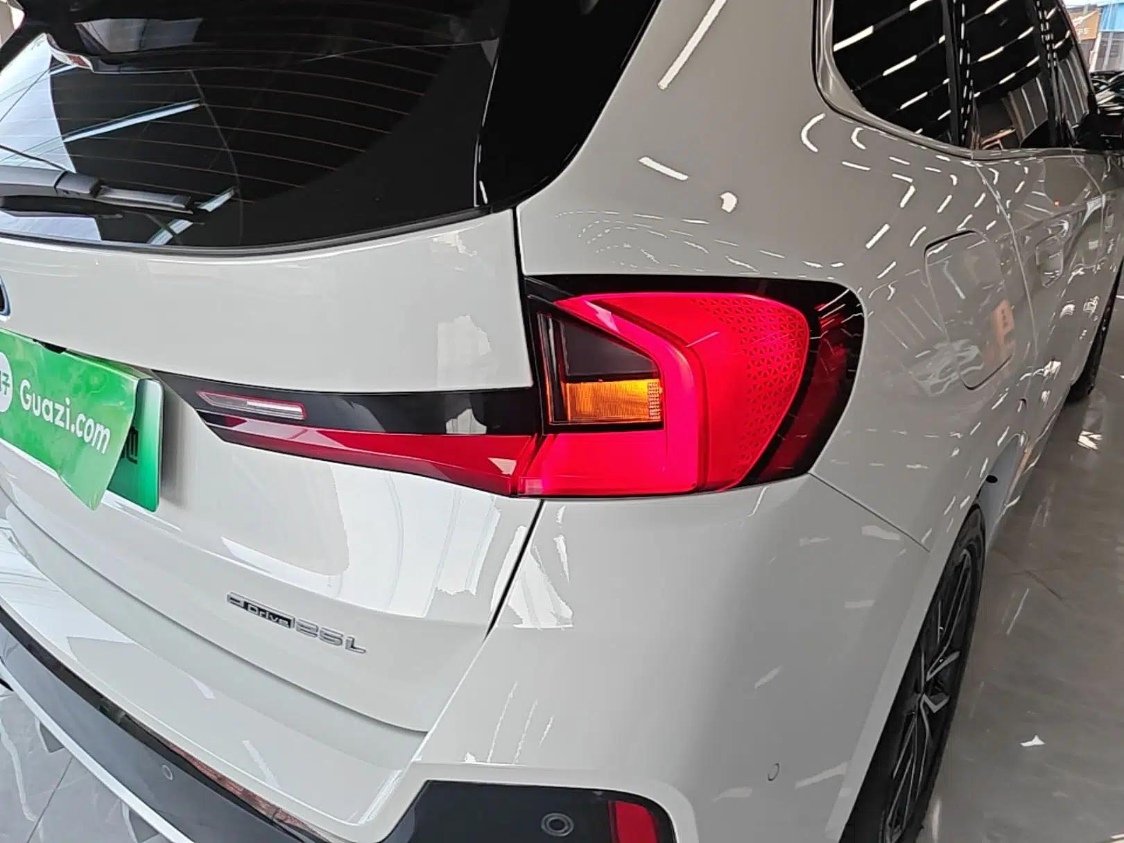 BMW iX1 2025 eDrive25L M Sport Package — миниатюра 9