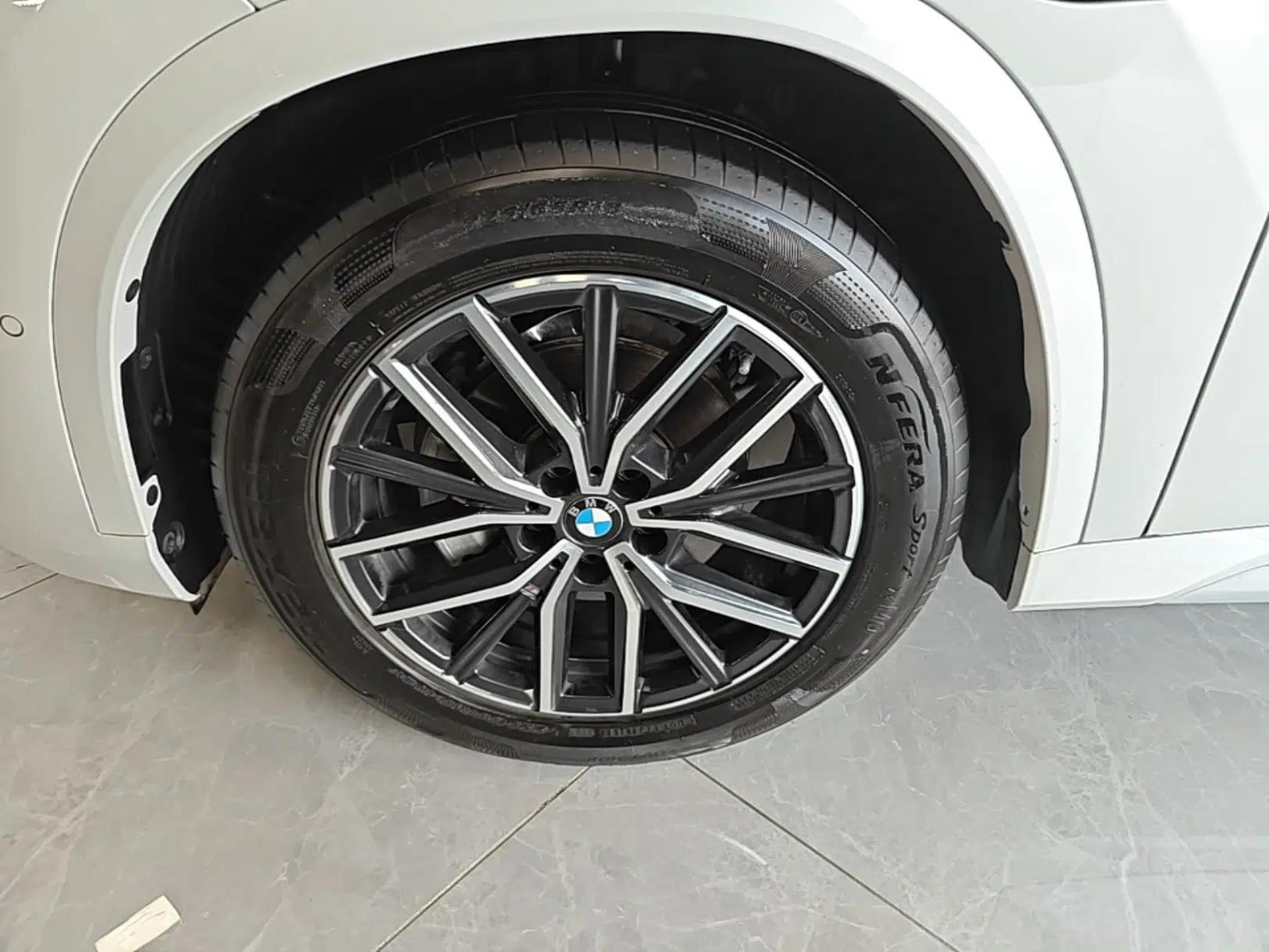 BMW iX1 2025 eDrive25L M Sport Package — миниатюра 10