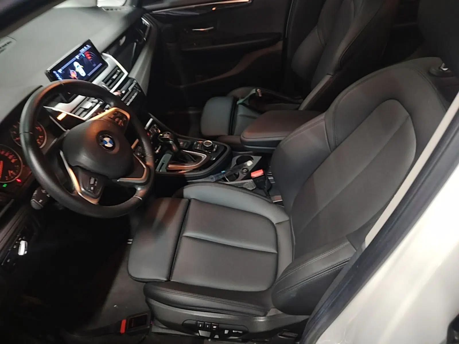 BMW 2 Series Active Tourer 2016 218i Sports Design Package — миниатюра 17