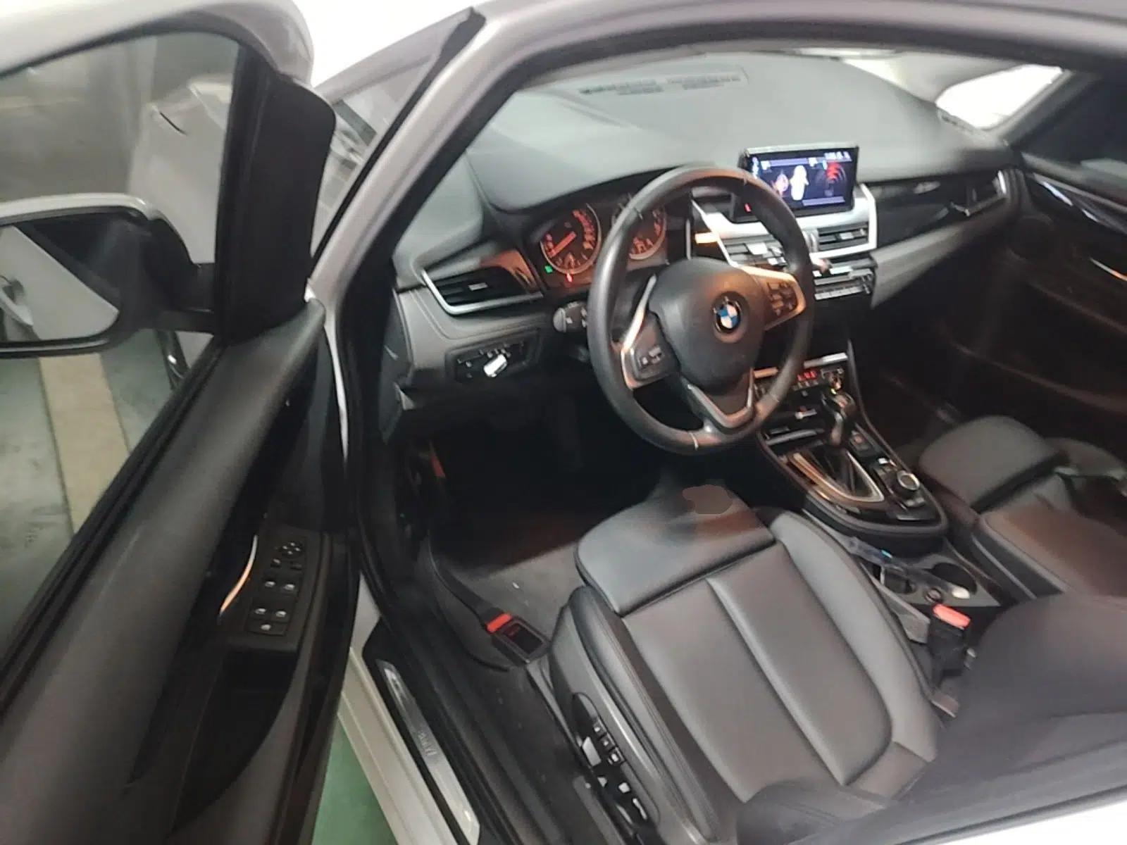 BMW 2 Series Active Tourer 2016 218i Sports Design Package — миниатюра 18