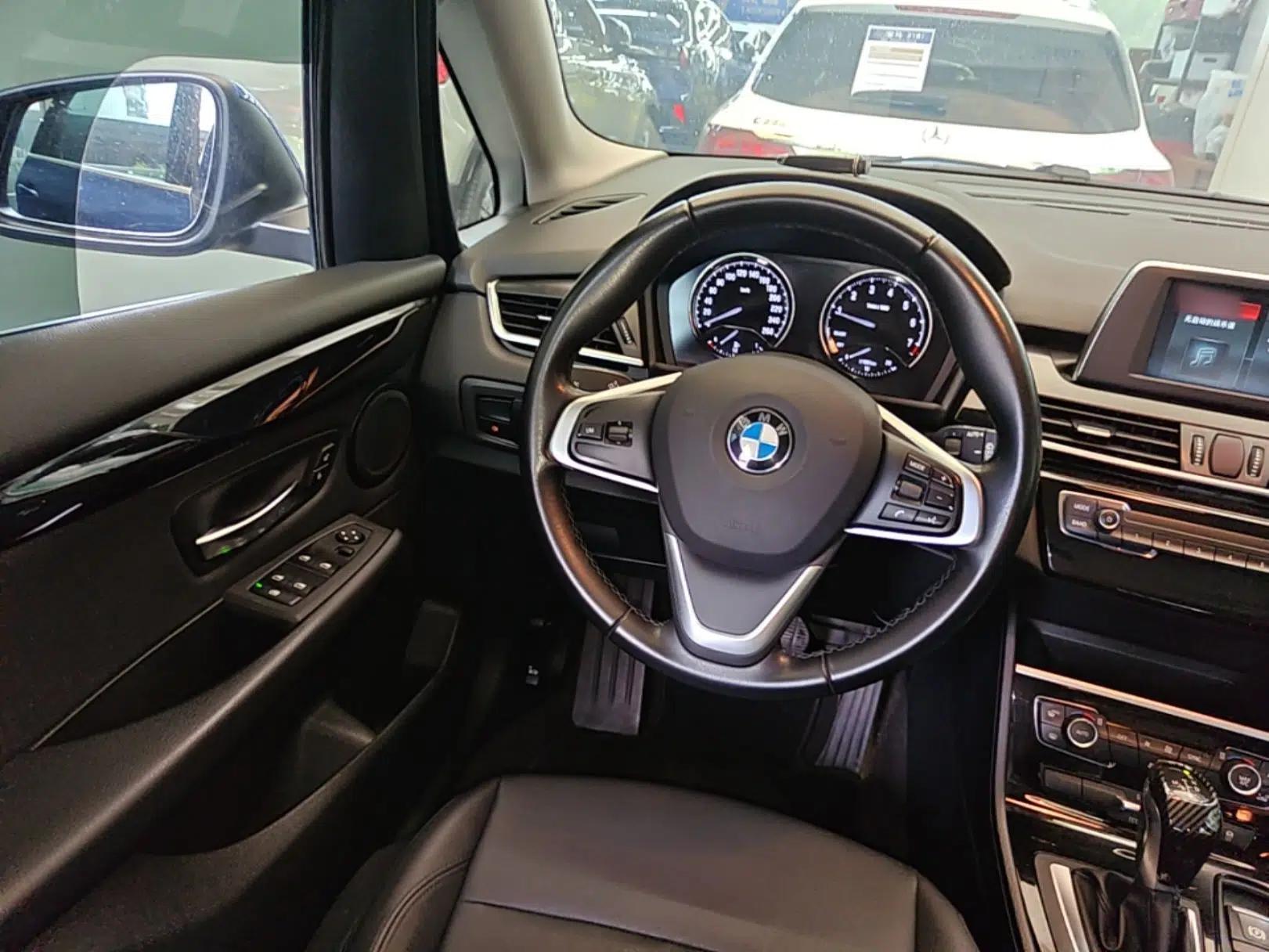 BMW 2 Series Active Tourer 2019 218i Leading Model — миниатюра 13