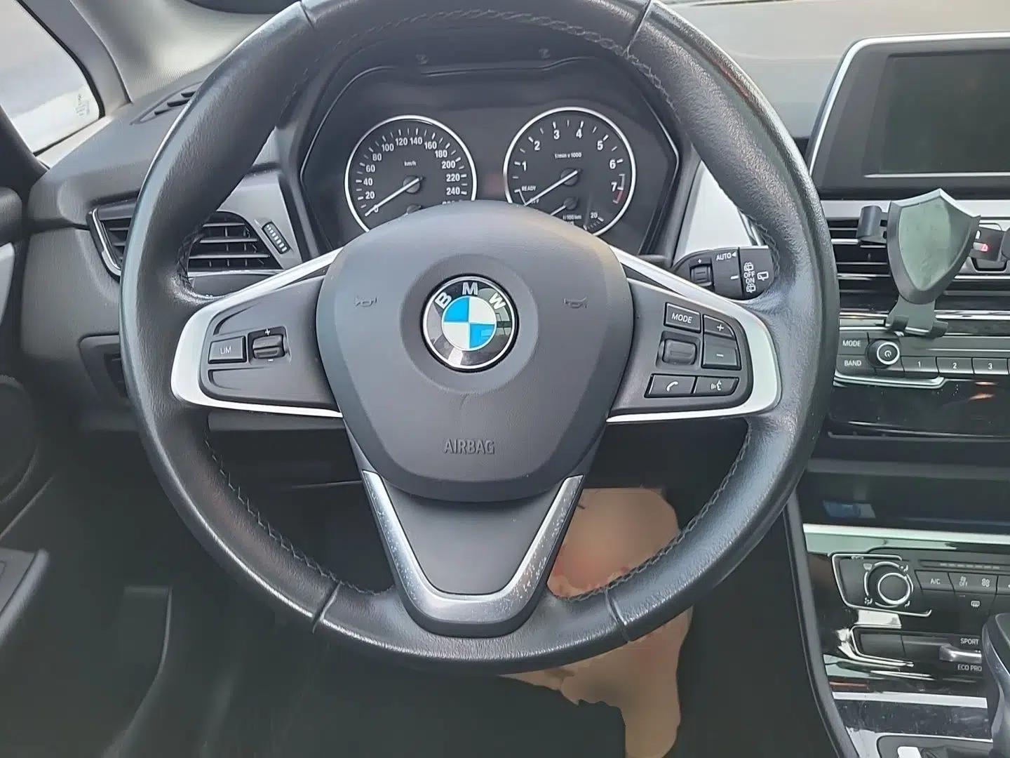 BMW 2 Series Active Tourer 2016 218i Fashion Model — миниатюра 10