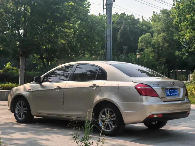 Geely Emgrand 2015 Sedan 1.3T CVT Upgrade Edition — миниатюра 4