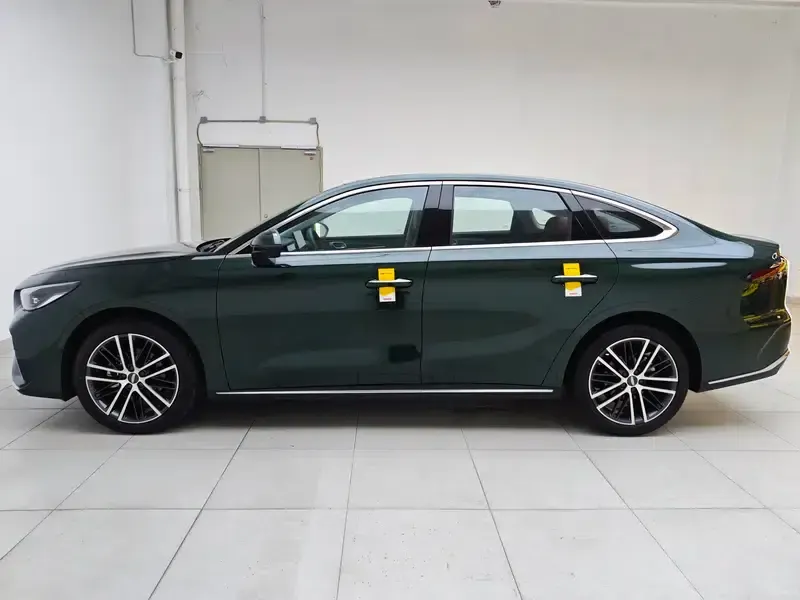 Geely Emgrand 2026 5th Generation 1.5T DCT Flagship Edition — миниатюра 4