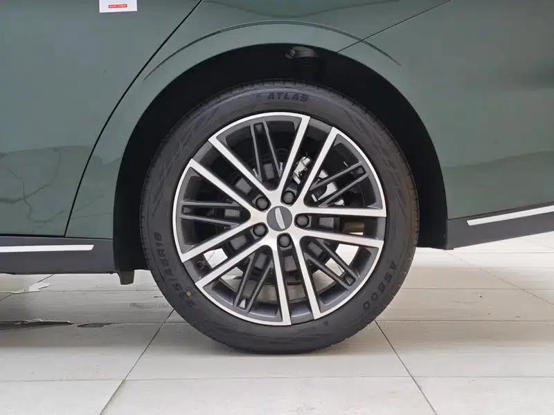 Geely Emgrand 2026 5th Generation 1.5T DCT Flagship Edition — миниатюра 9