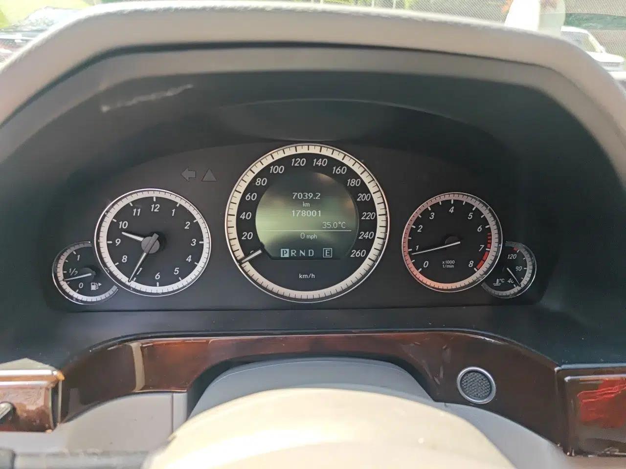 Mercedes-Benz E-Class 2011 E 200 L CGI Elegant Model — миниатюра 11
