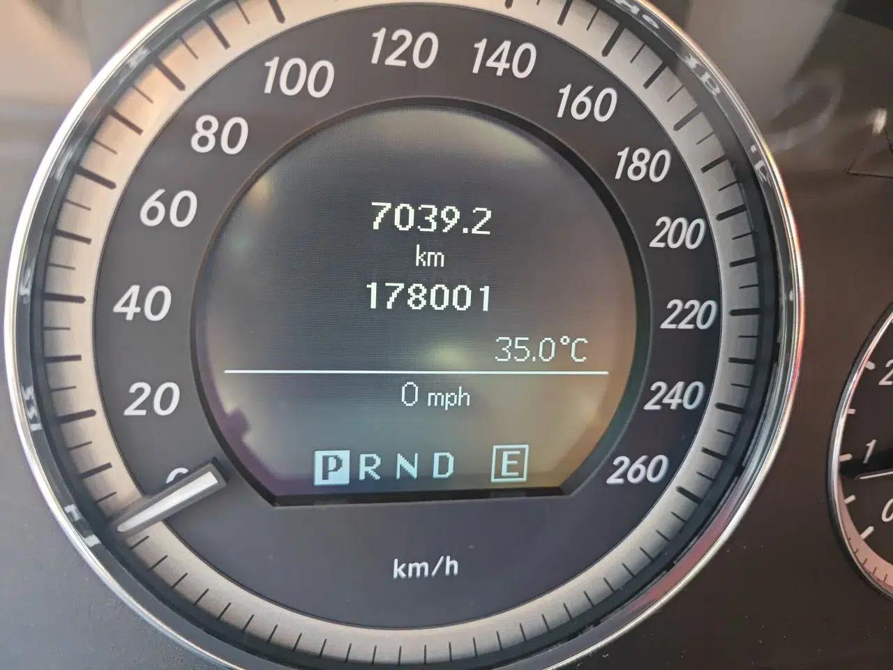 Mercedes-Benz E-Class 2011 E 200 L CGI Elegant Model — миниатюра 12