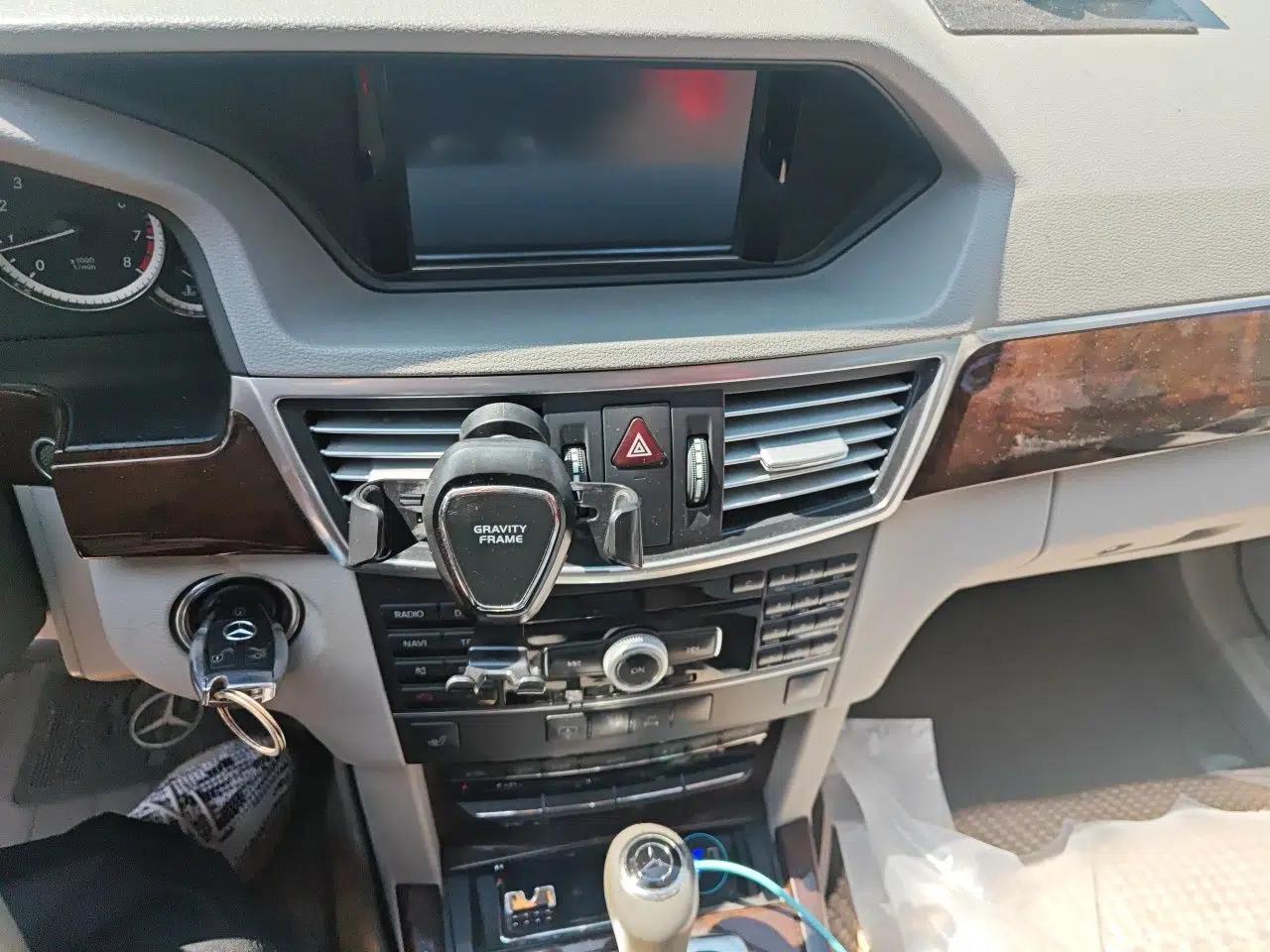 Mercedes-Benz E-Class 2011 E 200 L CGI Elegant Model — миниатюра 13