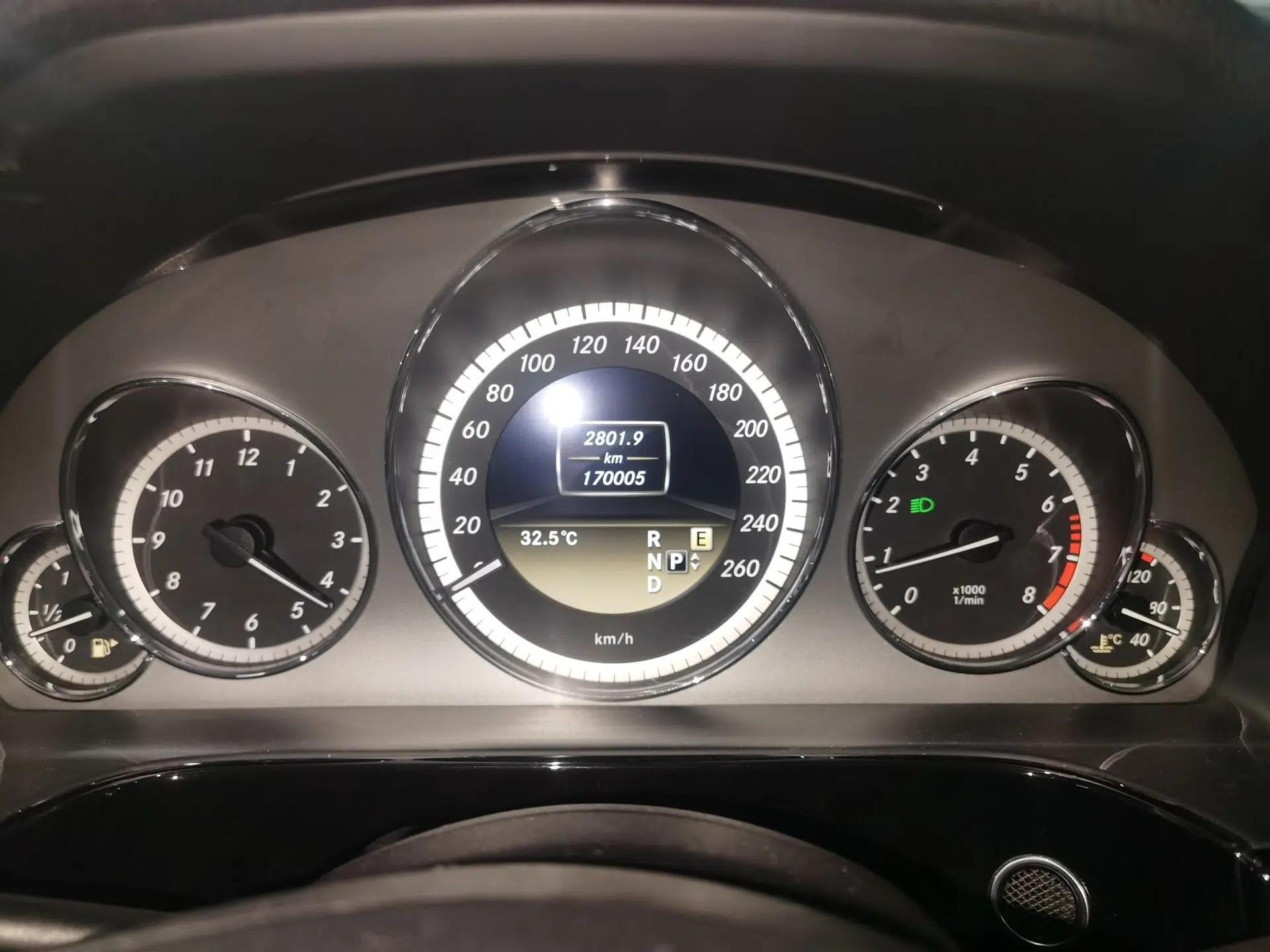 Mercedes-Benz E-Class 2012 E 260 L CGI Fashion Model — миниатюра 11