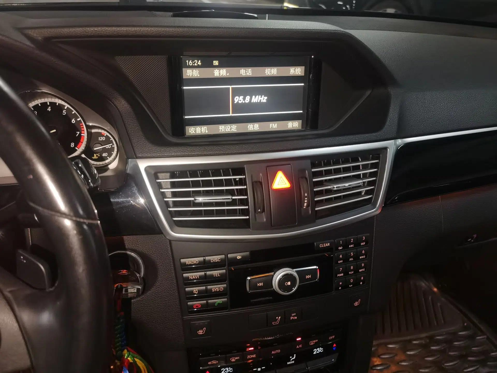 Mercedes-Benz E-Class 2012 E 260 L CGI Fashion Model — миниатюра 13