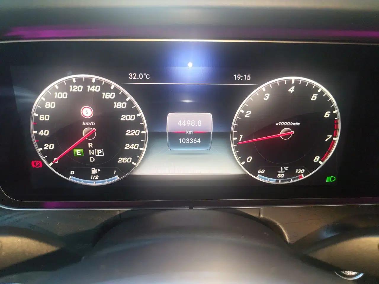 Mercedes-Benz E-Class 2016 E 300 L Sport Luxury Model — миниатюра 12