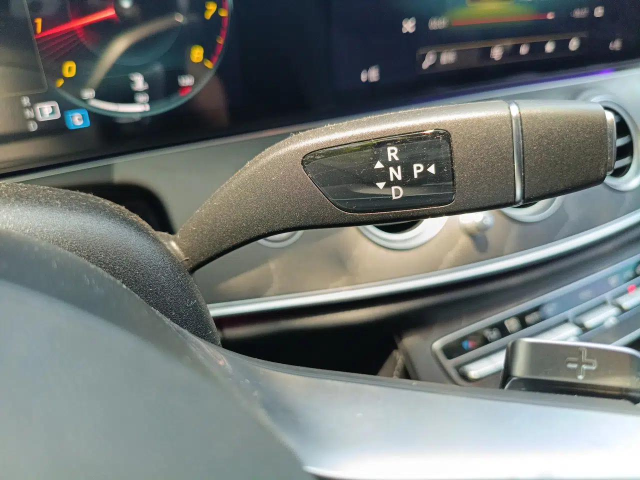 Mercedes-Benz E-Class 2022 Second Facelift E 300 L Sport Luxury Edition — миниатюра 14