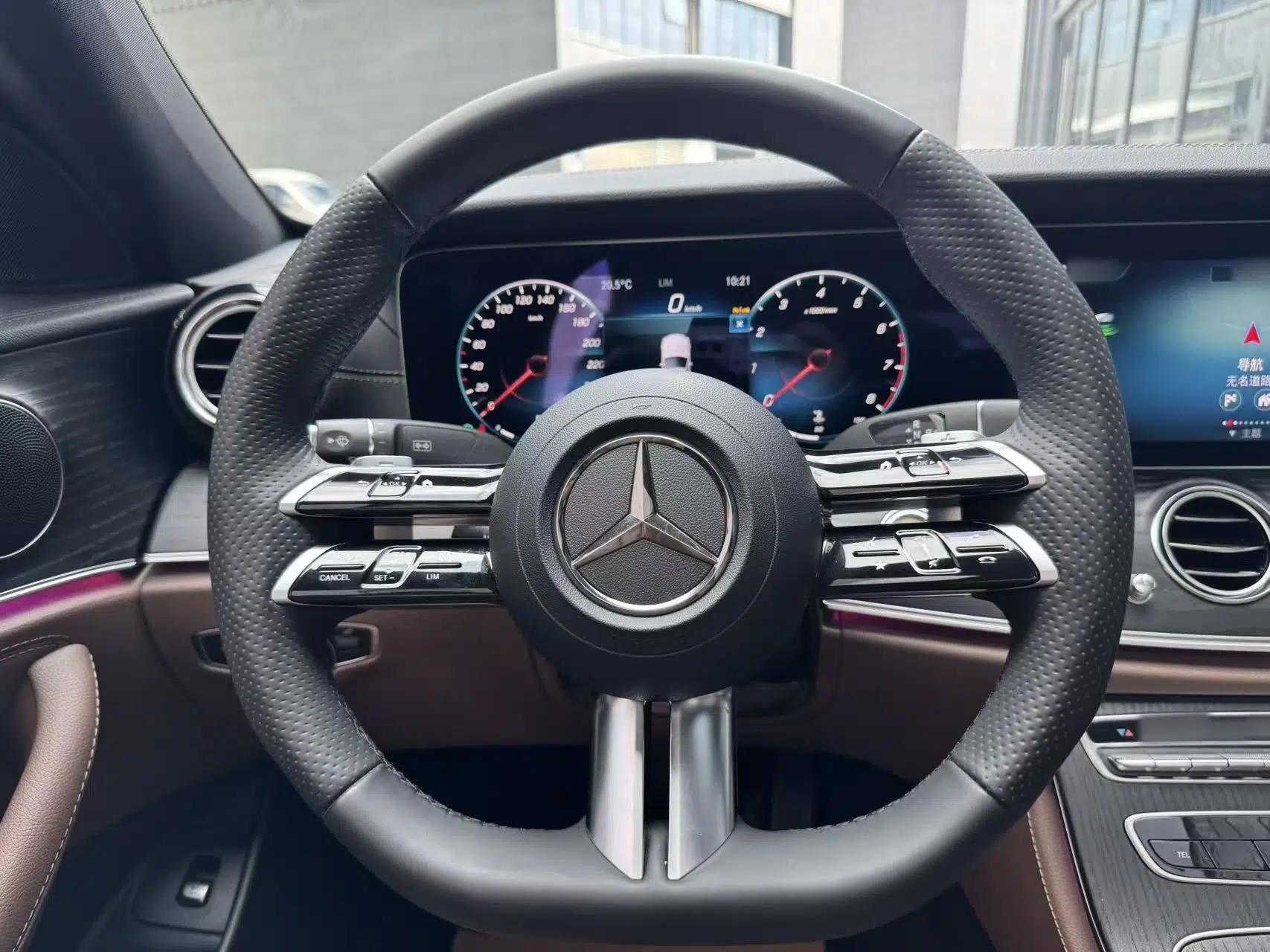 Mercedes-Benz E-Class 2023 E 300 L Sporty and Stylish Model — миниатюра 12