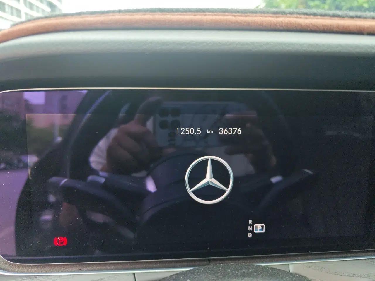 Mercedes-Benz E-Class 2023 E 300 L Sporty and Stylish Model — миниатюра 14