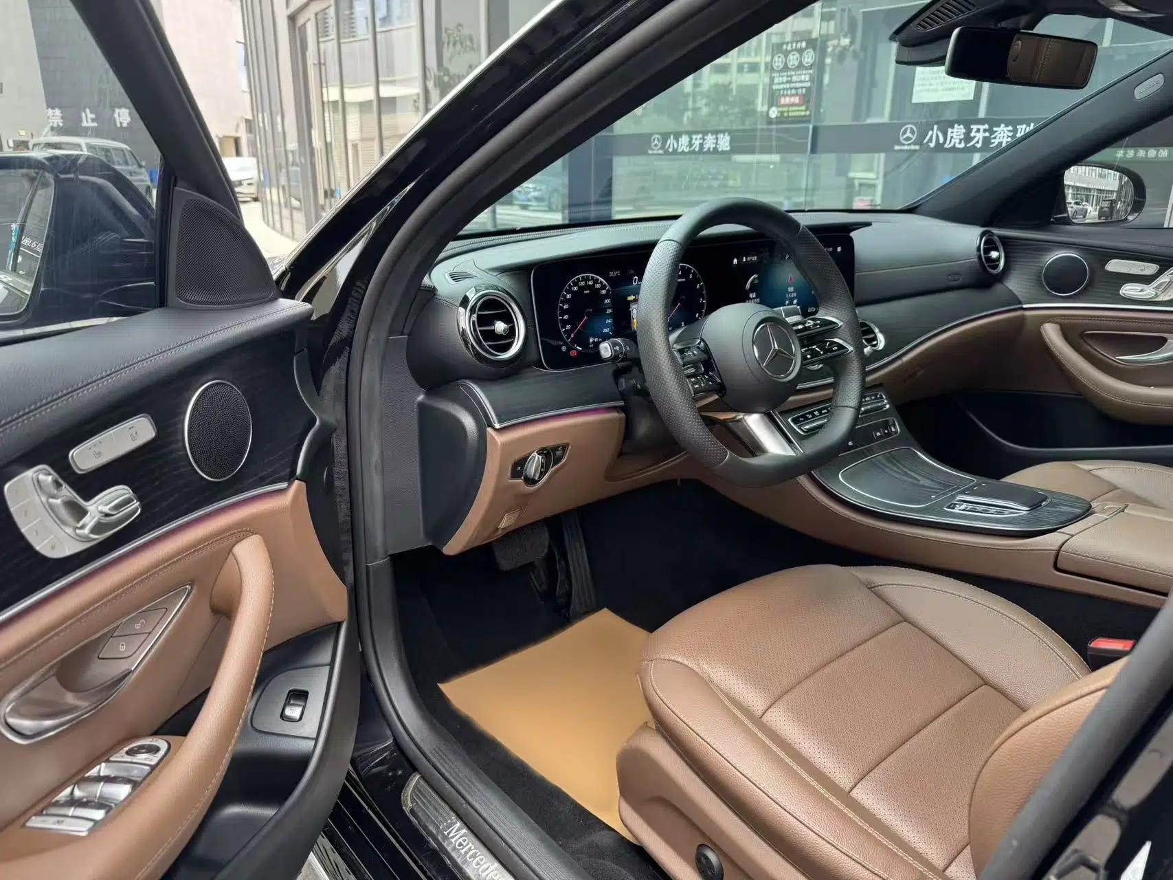 Mercedes-Benz E-Class 2023 E 300 L Sporty and Stylish Model — миниатюра 20