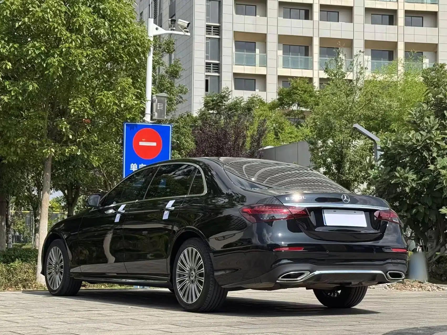 Mercedes-Benz E-Class 2023 E 300 L Sporty and Stylish Model — миниатюра 4