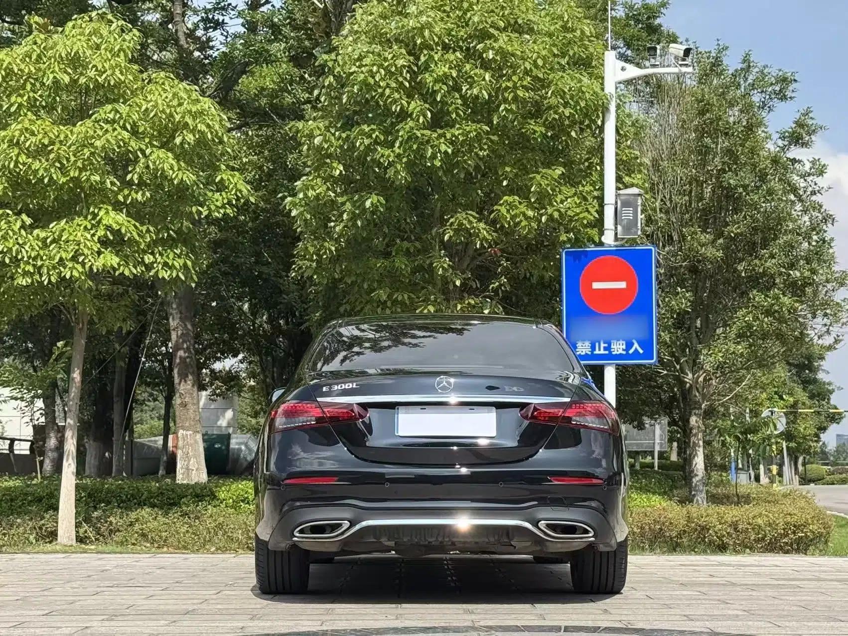 Mercedes-Benz E-Class 2023 E 300 L Sporty and Stylish Model — миниатюра 5