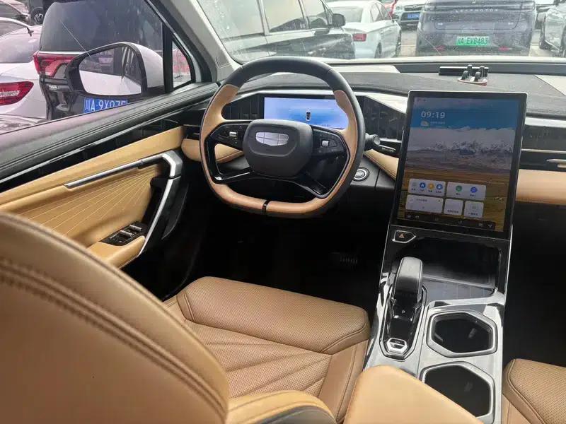 Geely Boyue L 2023 1.5TD DCT Premium Edition — миниатюра 13