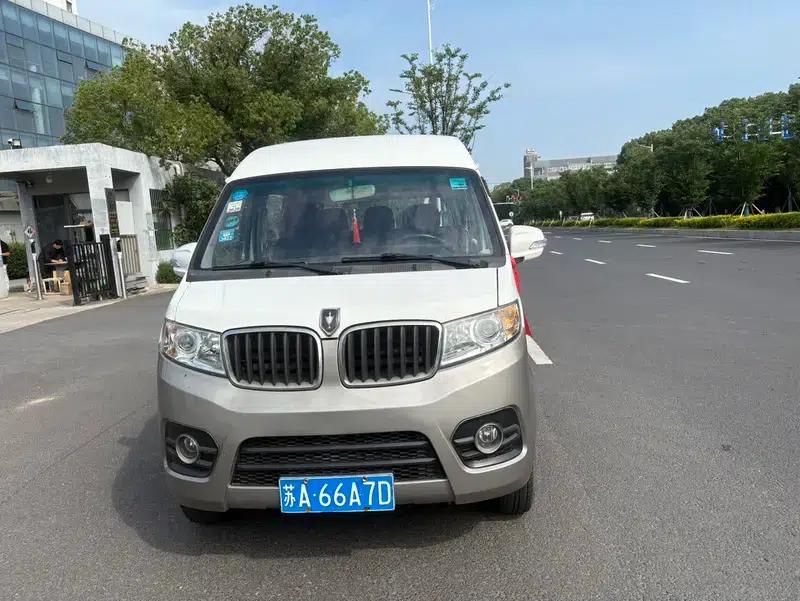 New Hiace X30L 2018 Model 1.5L Manual Rear-Wheel Drive 5-Seater Factory Custom Edition — миниатюра 2