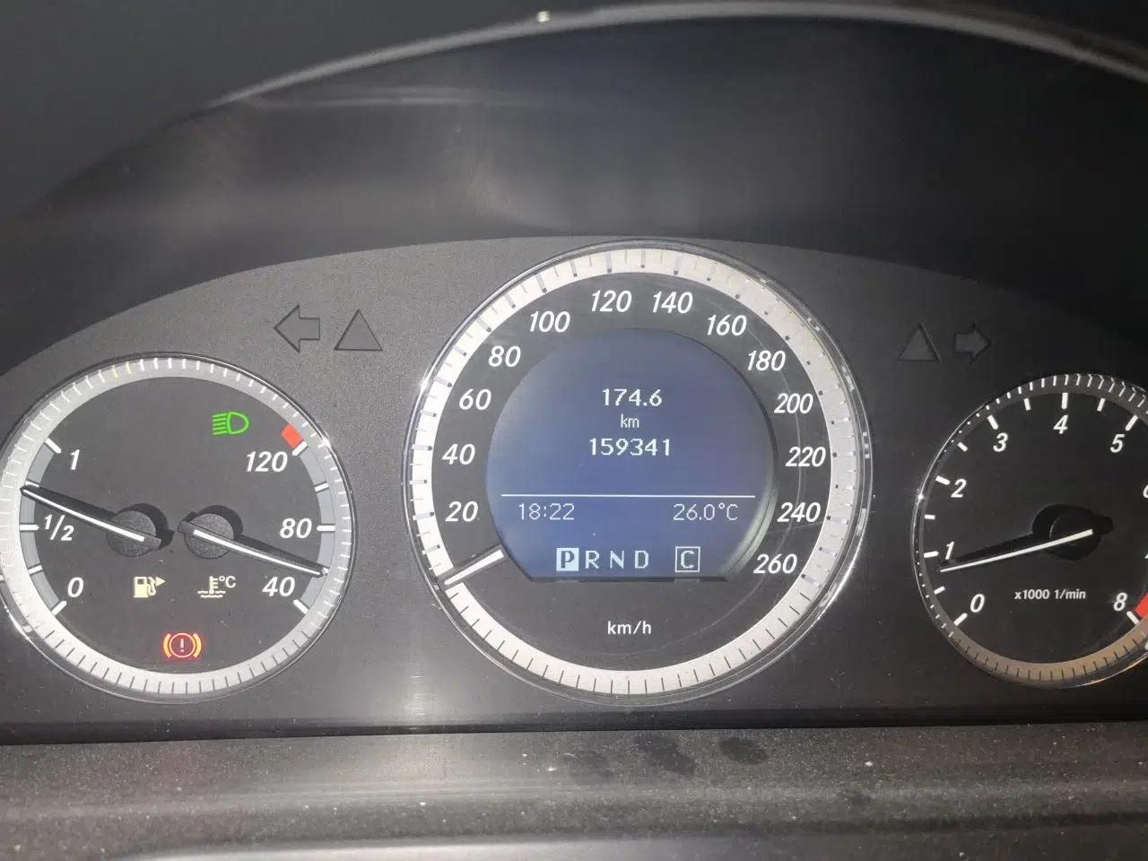 Mercedes-Benz C-Class 2008 C 200K Standard Model — миниатюра 12