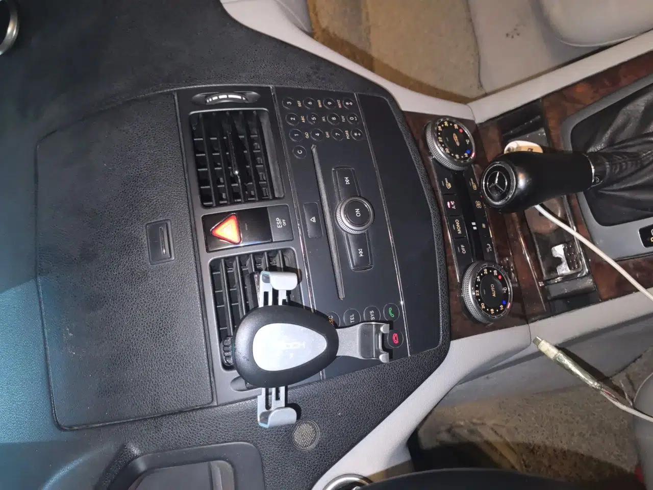 Mercedes-Benz C-Class 2008 C 200K Standard Model — миниатюра 13