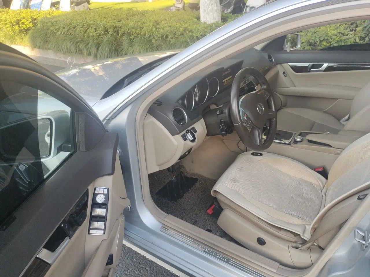 Mercedes-Benz C-Class 2011 C 200 CGI Elegant Model — миниатюра 16