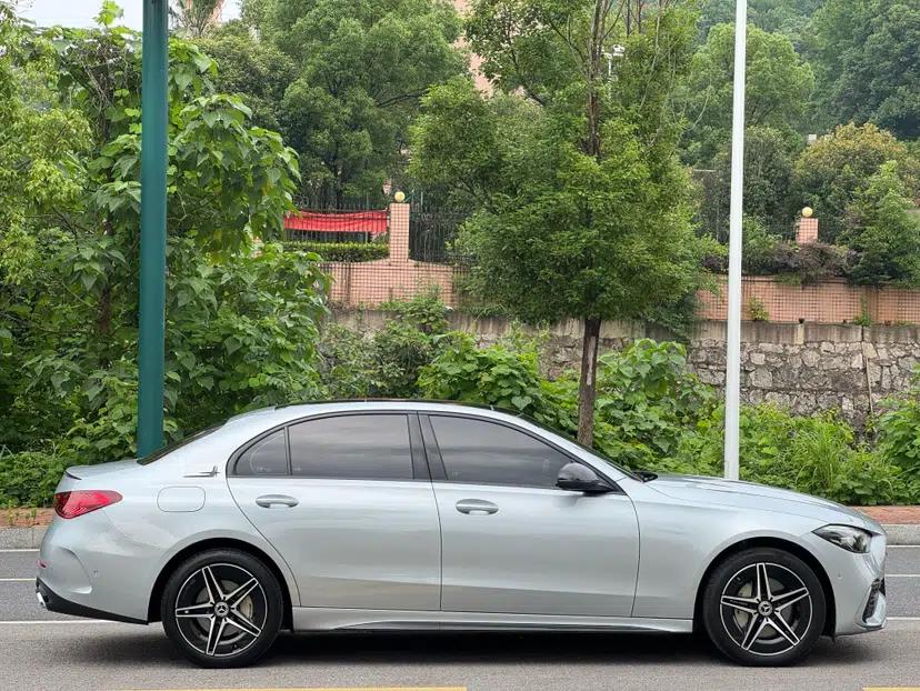 Mercedes-Benz C-Class 2023 Restyled C 260 L Night Edition Sports Version — миниатюра 4