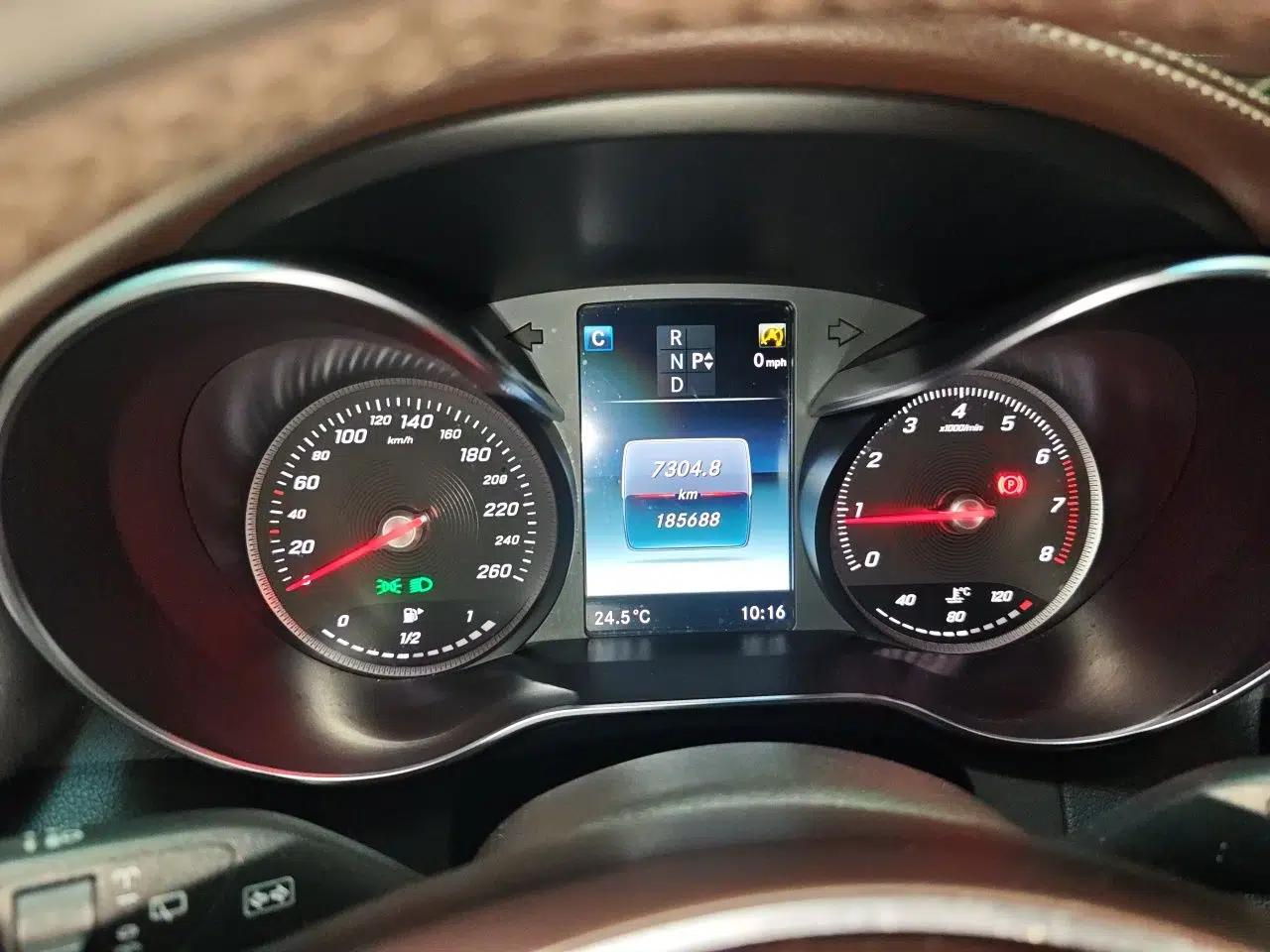 Mercedes-Benz GLC 2017 GLC 260 4MATIC Luxury Model — миниатюра 11