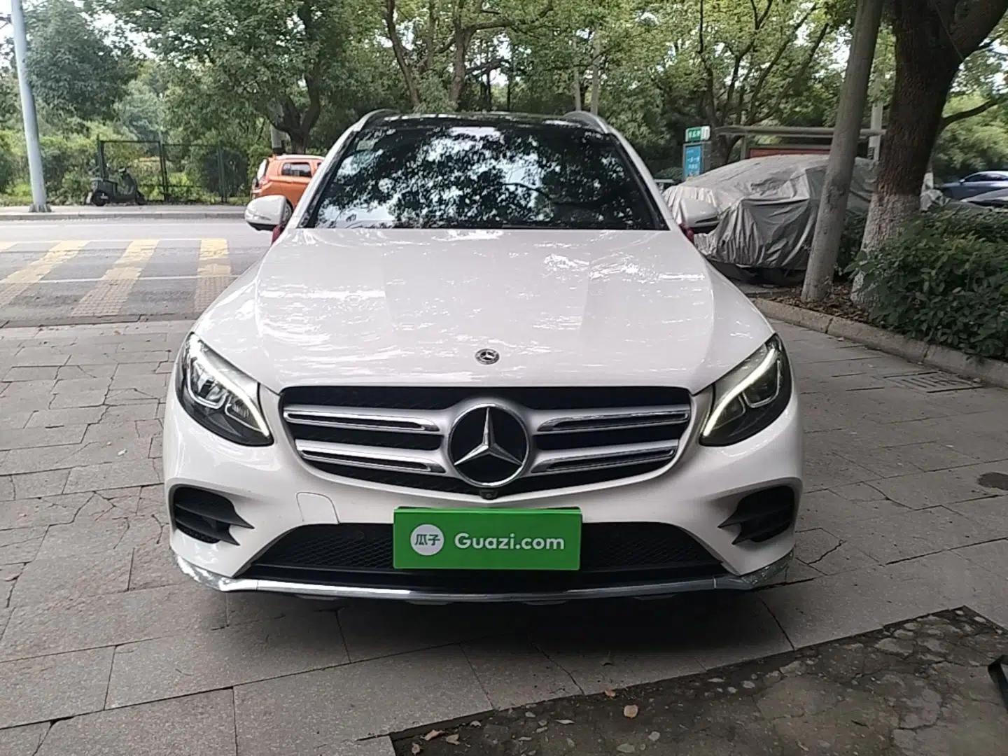 Mercedes-Benz GLC 2019 GLC 260 4MATIC Luxury Model — миниатюра 2