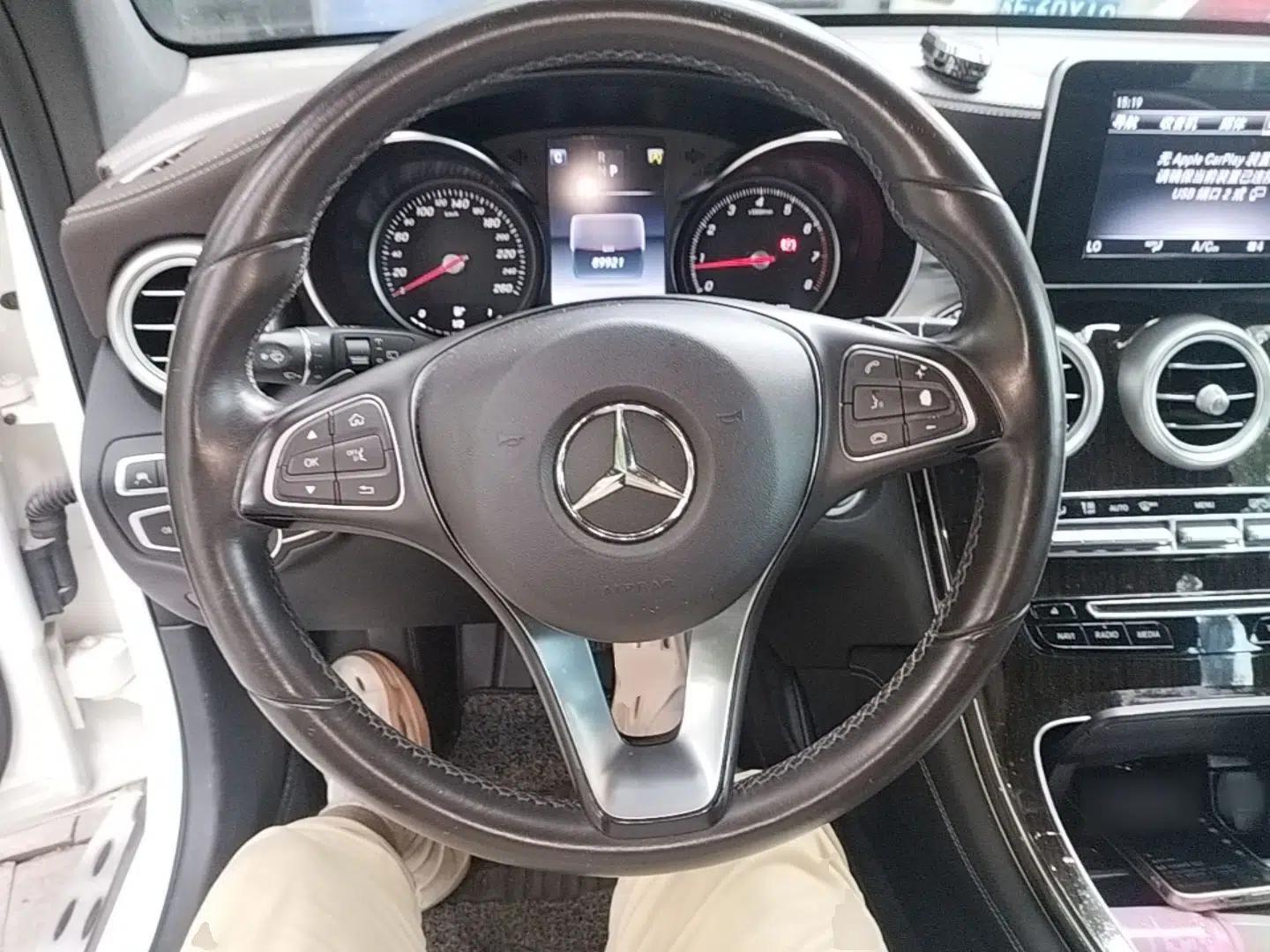 Mercedes-Benz GLC 2019 GLC 260 4MATIC Luxury Model — миниатюра 18