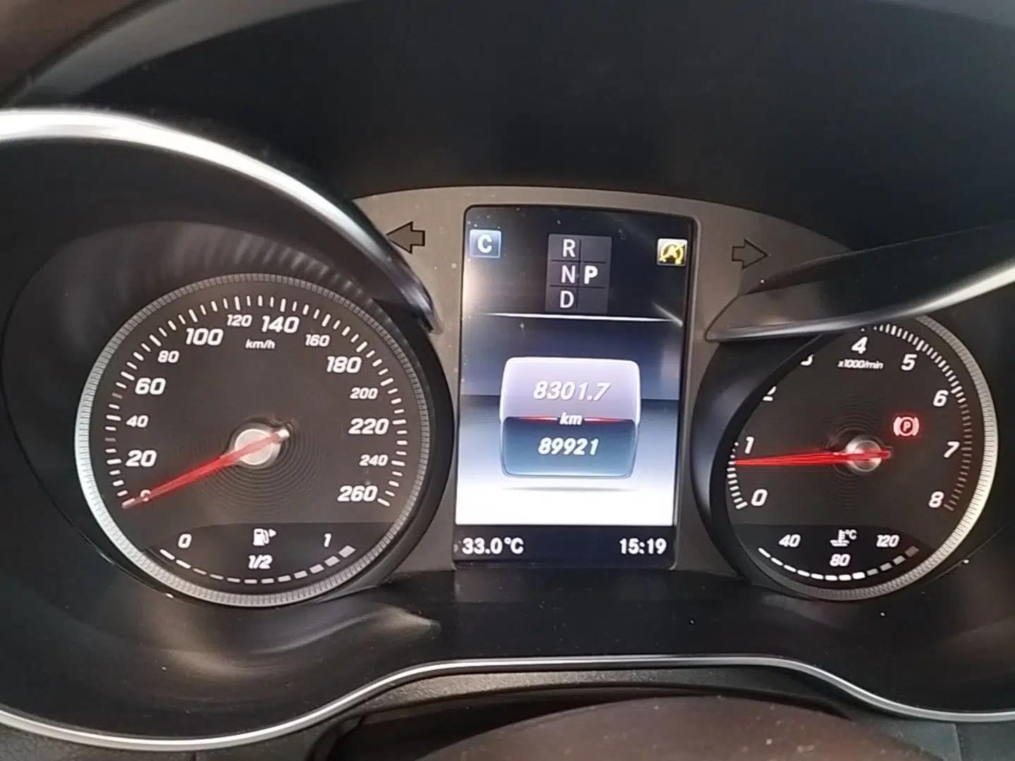 Mercedes-Benz GLC 2019 GLC 260 4MATIC Luxury Model — миниатюра 19