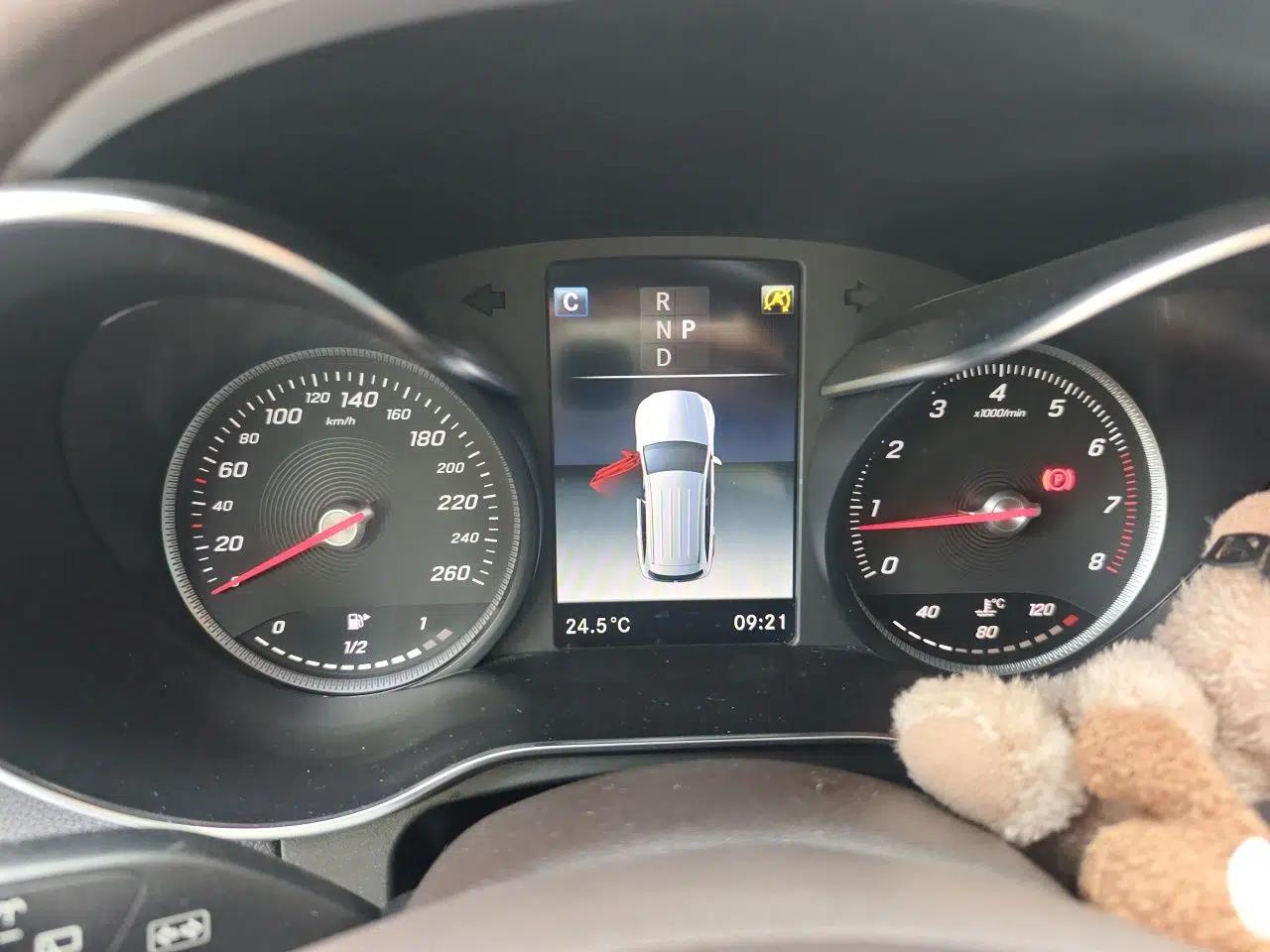Mercedes-Benz GLC 2019 GLC 260 L 4MATIC Luxury Model — миниатюра 11