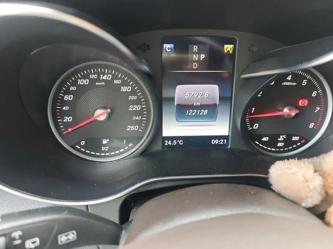 Mercedes-Benz GLC 2019 GLC 260 L 4MATIC Luxury Model — миниатюра 12